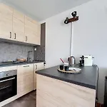Moderne 3 Pieces, Aux Pieds, Balcon, Vue Exceptionnelle - Fr-1-344-1121 *